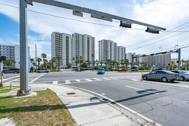 Convenient Easy Traffic Light Access | Image 41