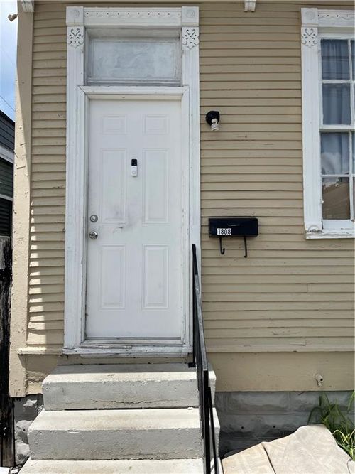 1808 Touro St, New Orleans, LA, 70116-1136 | Card Image