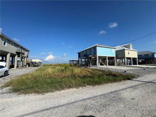 698 Martin Ln, Port Sulphur, LA, 70083-2027 | Card Image