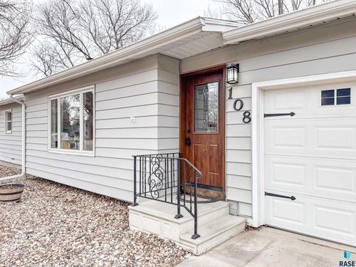 108 S Needles Dr, Brandon, SD, 57005-1638 | Card Image