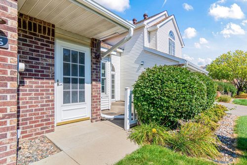 536 Old Steine Cir, New Brighton, MN, 55112-2767 | Card Image