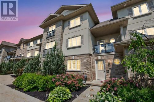 11-53 Ferndale Dr S, Barrie, ON, L4N5W9 | Card Image