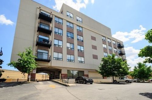 apt-204-2451 W Howard St, Chicago, IL, 60645-1535 | Card Image