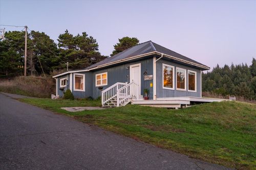 610 Deady St, Port Orford, OR, 97465-8657 | Card Image