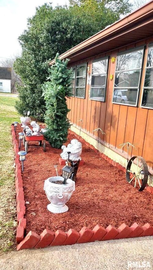 405 4th St, Rosiclare, IL, 62982-1088 | Card Image