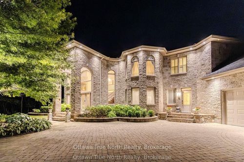 5884 Earlscourt Cres, Manotick, ON, K4M1K2 | Card Image