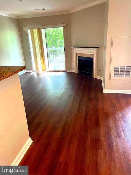 apt-218-2204 Westcourt Ln, HERNDON, VA, 20170-5827 | Card Image