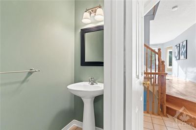 122 Kimberwick Cres, Townhouse with 3 bedrooms, 4 bathrooms and 2 parking in Ottawa ON | Image 3