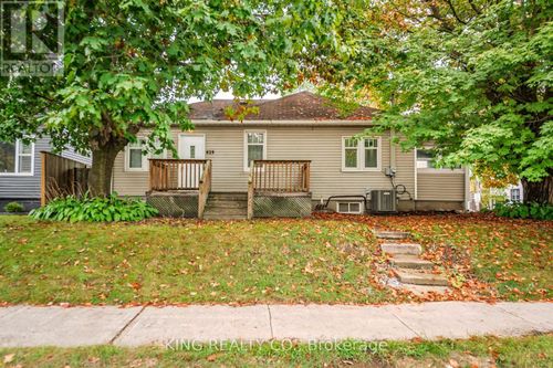 829 Athol St, Whitby, ON, L1N4A1 | Card Image