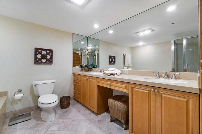APT-11C - 5070 N Ocean Dr, Condo with 2 bedrooms, 2 bathrooms and null parking in Riviera Beach FL | Image 11