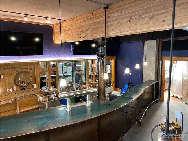 Seating - bar area | Image 11