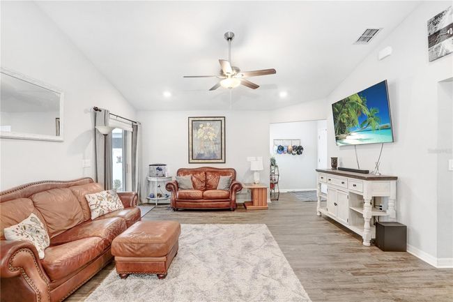 6837 Abbywood Ln, House other with 3 bedrooms, 2 bathrooms and null parking in Zephyrhills FL | Image 6