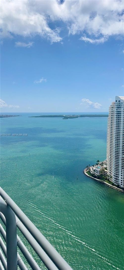 uph-01-335 S Biscayne Blvd, Miami, FL, 33131 | Card Image