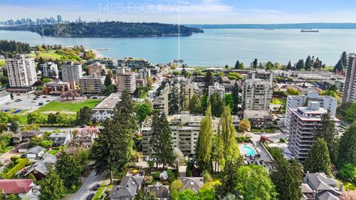 212-1425 Esquimalt Ave, West Vancouver, BC, V7T1L1 | Card Image
