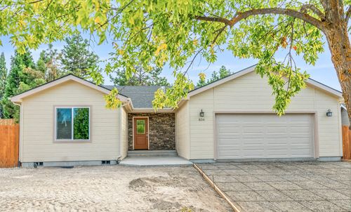 834 Quail Park Cir, Klamath Falls, OR, 97601-1971 | Card Image