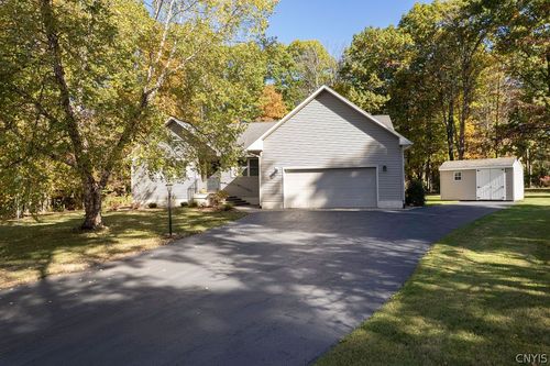 1 Debbie Ln, Oswego, NY, 13126-6718 | Card Image