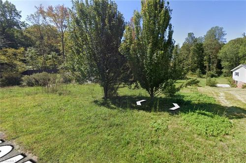 106 Roswell Dr, Kernersville, NC, 27284-8277 | Card Image