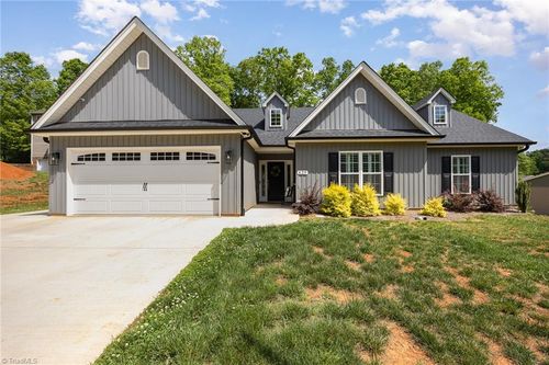 429 Winchester Dr, King, NC, 27021-9221 | Card Image