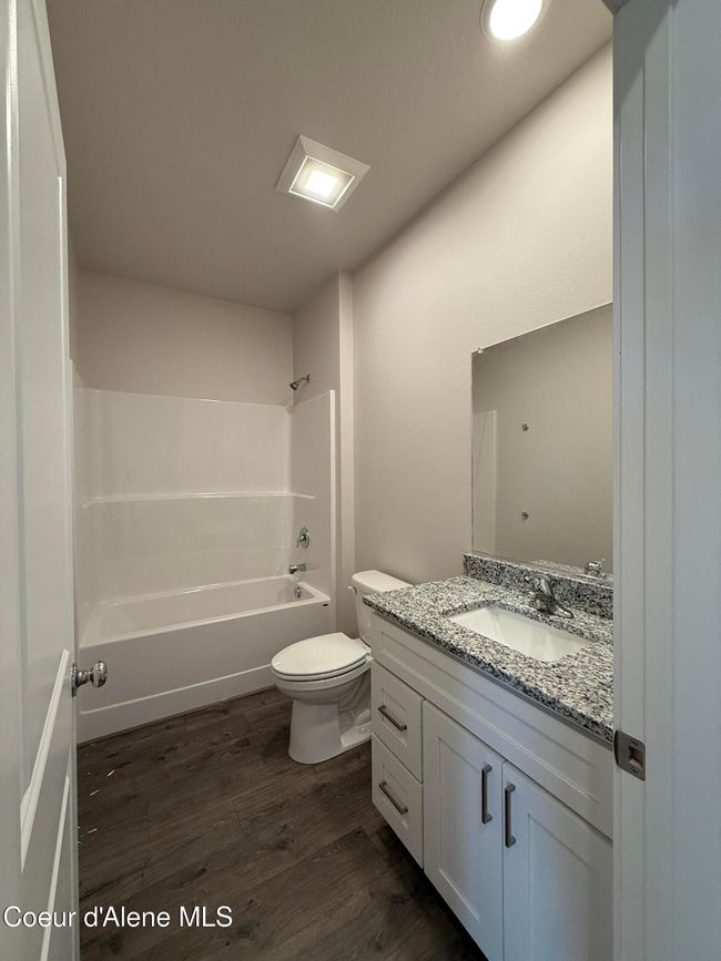 Bathroom 2 | Image 19