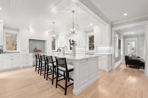6 Revolutionary Rd, Lexington, MA, 02421-6618 | Card Image