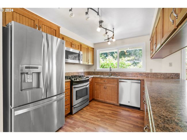 5750 Sw River Rd, House other with 3 bedrooms, 2 bathrooms and 2 parking in Hillsboro OR | Image 8