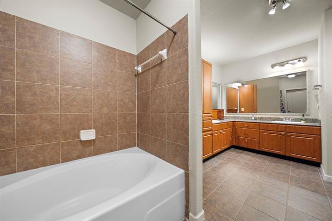 Bathroom | Image 13