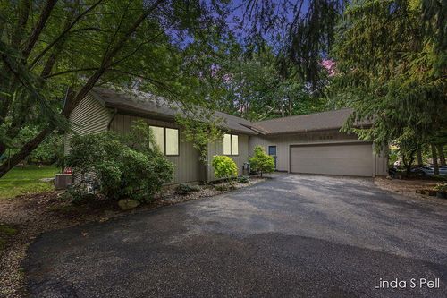 6636 Riverwoods Ct, Rockford, MI, 49341-7011 | Card Image