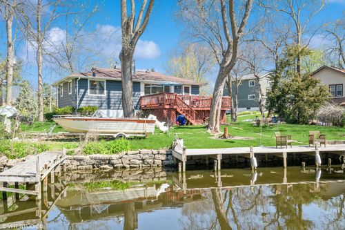 31 Medinah Ave, Fox Lake, IL, 60020-1841 | Card Image