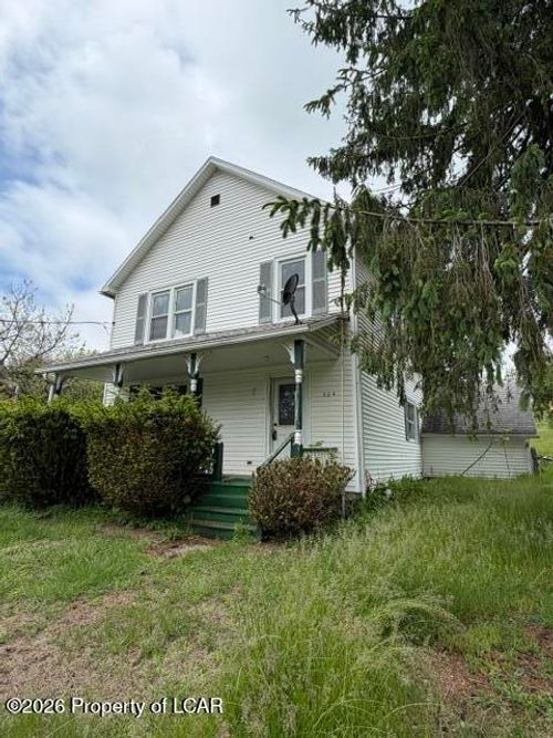 304 Village Rd, Dallas, PA, 18612-6106 | Card Image