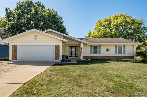22 Carriage Way W, Saint Peters, MO, 63376-2338 | Card Image