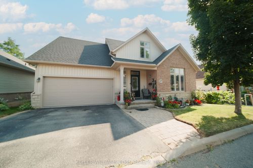 17-31 Book Rd, Grimsby, ON, L3M2M3 | Card Image