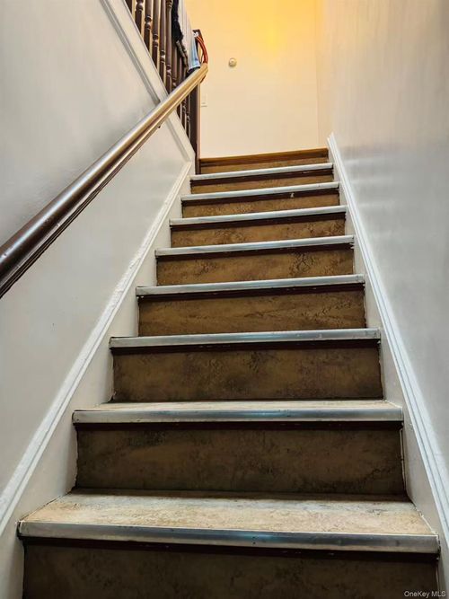 2fl-31-39 30th Street, New York, NY, 11106 | Card Image