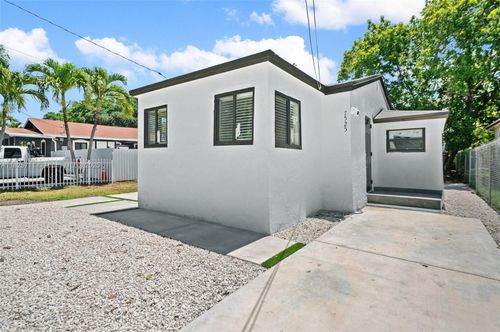7525 Nw 15th Ave, Miami, FL, 33147-5735 | Card Image