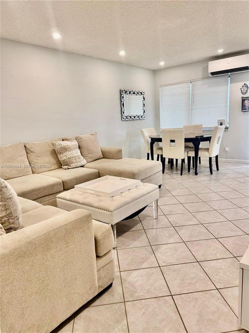 19a-800 Sw 11th Ave, Hallandale Beach, FL, 33009-6711 | Card Image