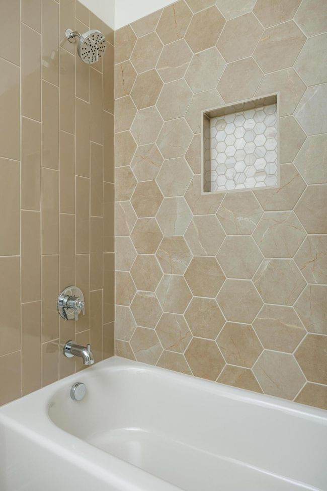 Full Tile Bath | Image 53