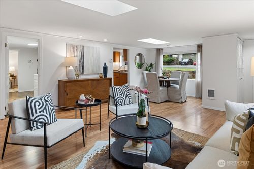 10044 12th Ave Nw, Seattle, WA, 98177-5210 | Card Image