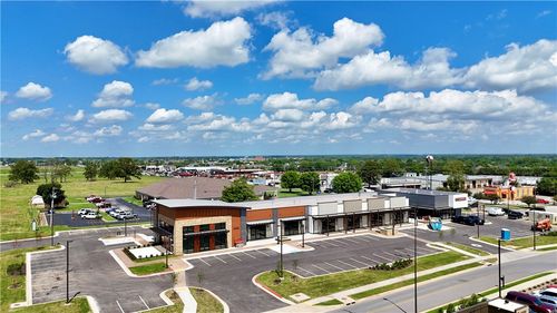 5761 W Sunset Ave, Springdale, AR, 72762-0748 | Card Image