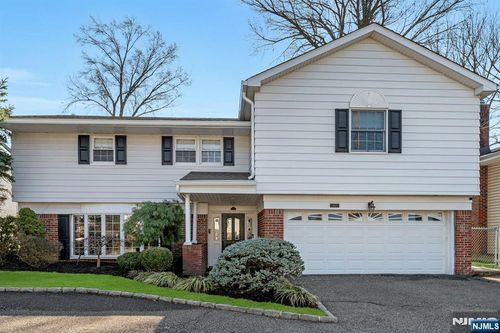 460 New Bridge Rd, Bergenfield, NJ, 07621-3332 | Card Image