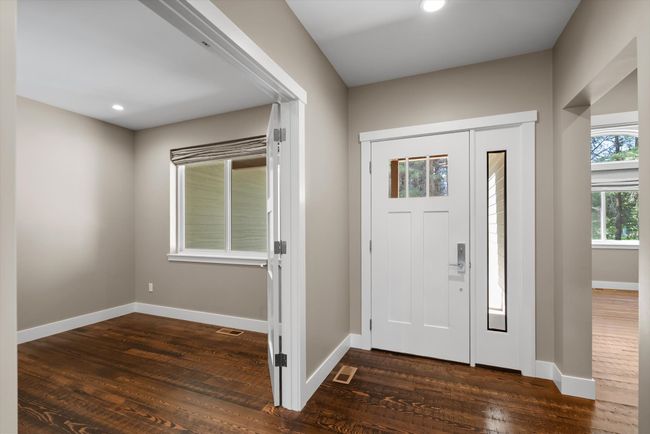 entry way guest house | Image 65