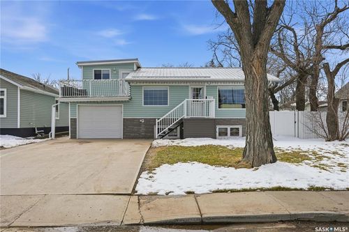 827 Duffield Street W, Moose Jaw, SK, S6H5J6 | Card Image