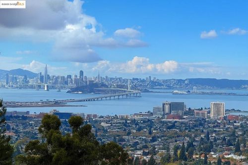 142 Gravatt Dr, Berkeley, CA, 94705-1529 | Card Image