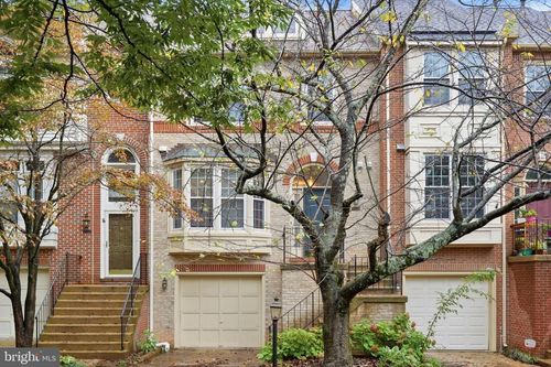 3968 Clares Ct, FAIRFAX, VA, 22033-4643 | Card Image
