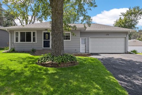 300 7th Ave, Hiawatha, IA, 52233-1709 | Card Image