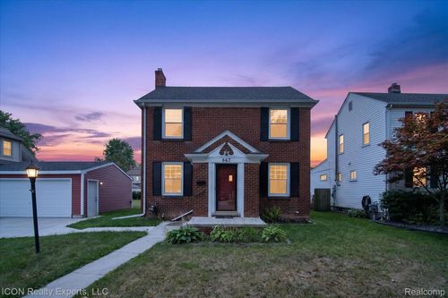 667 North Dr, Wyandotte, MI, 48192-2415 | Card Image