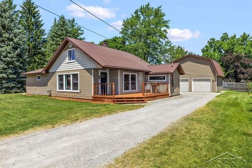206 W Railway St, Coleman, MI, 48618-9701 | Card Image