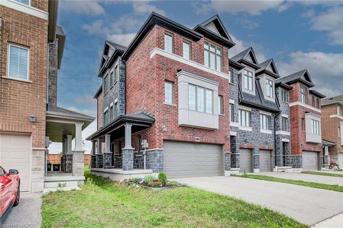 124 Ian Ormston Dr, Kitchener, ON, N2P0K3 | Card Image