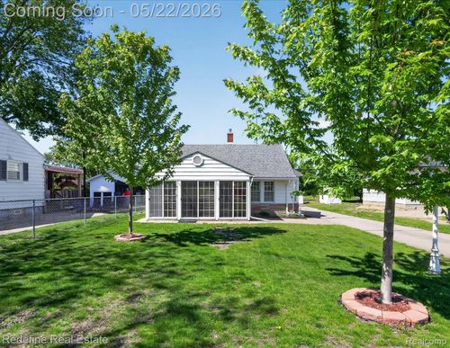 3207 Waukegan St, Auburn Hills, MI, 48326-3270 | Card Image