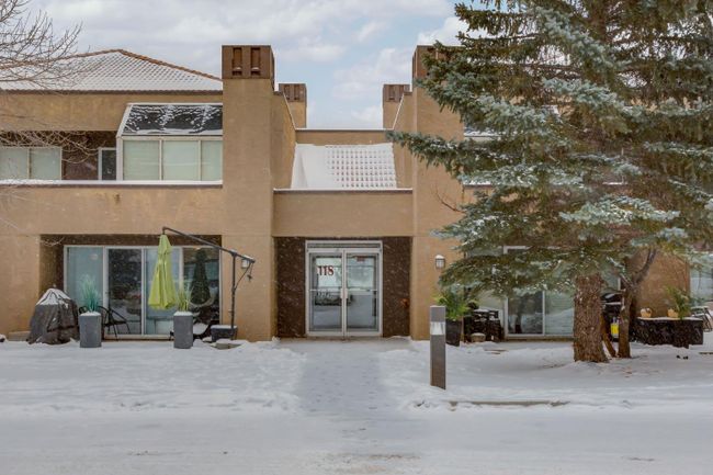 3 - 118 Village Hts Sw, Condo with 2 bedrooms, 2 bathrooms and 1 parking in Calgary AB | Image 1