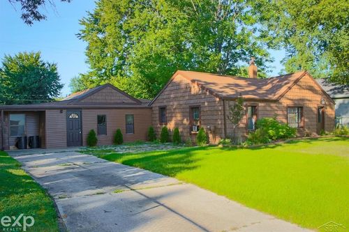 704 Bay Rd, Bay City, MI, 48706-1920 | Card Image