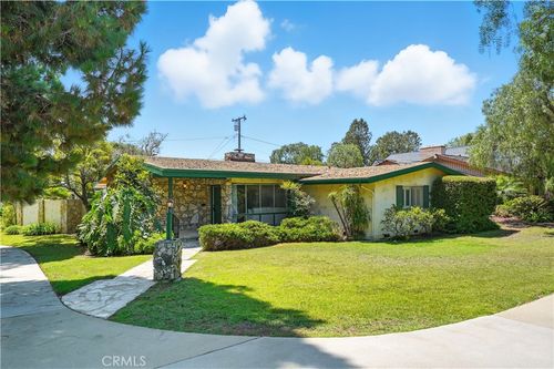 1075 Bryant Rd, Long Beach, CA, 90815-4418 | Card Image